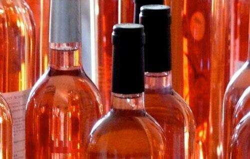 法国查获上千万瓶西班牙冒牌桃红酒大案，买红酒的你可要小心了！