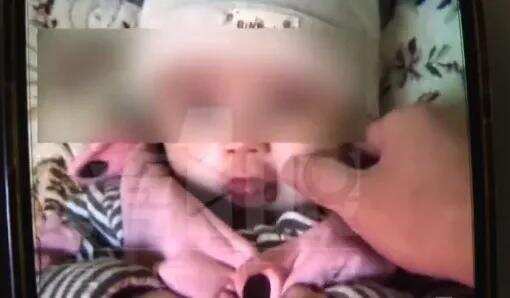 外婆手痒凑角“打麻将”，将娃交给他人，11个月宝宝满脸青紫离世