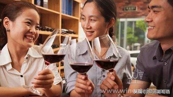 中国线上酒类市场上百亿的买卖：年销售额423亿！美国的3倍！