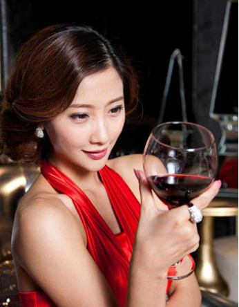 喝红酒的法国女人与不喝红酒的中国女人，差别竟如此之大！