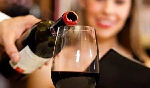 为什么喝红酒比吃葡萄更有保健效果