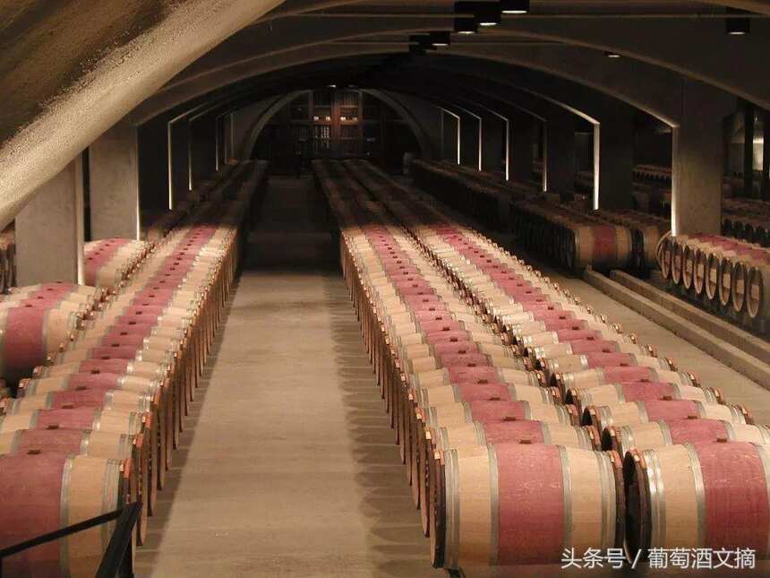 橡木桶对葡萄酒的风味有什么影响？