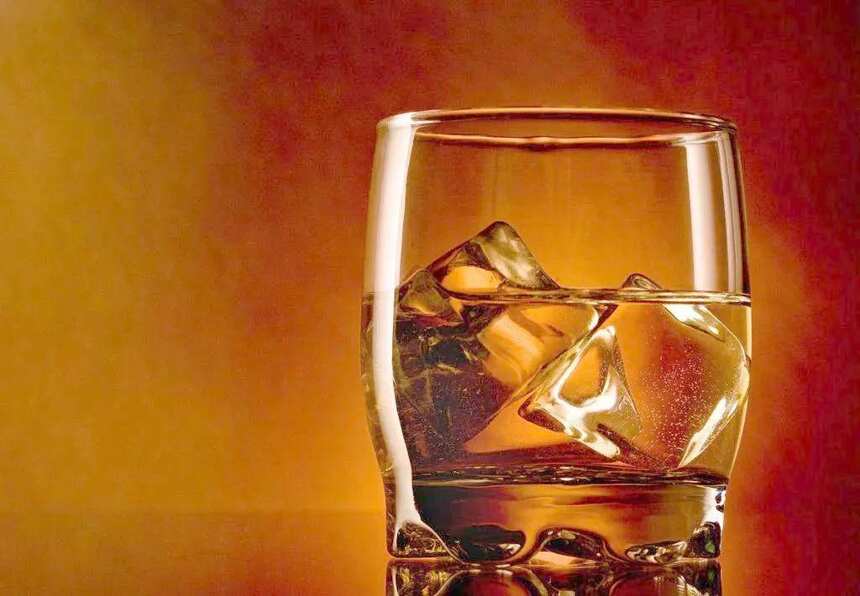 威士忌的各种喝法，你们尝试过几种？