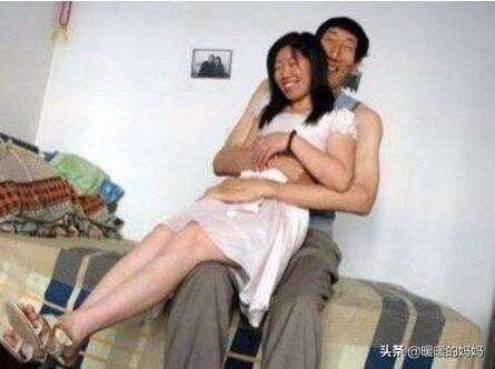 56岁中国巨人娶28岁娇妻，不顾劝阻坚持生子，现在孩子怎么样了？