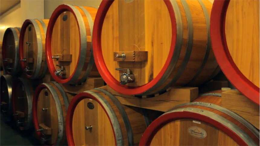 用橡木桶酿造的葡萄酒比其他容器更好，是真的吗？