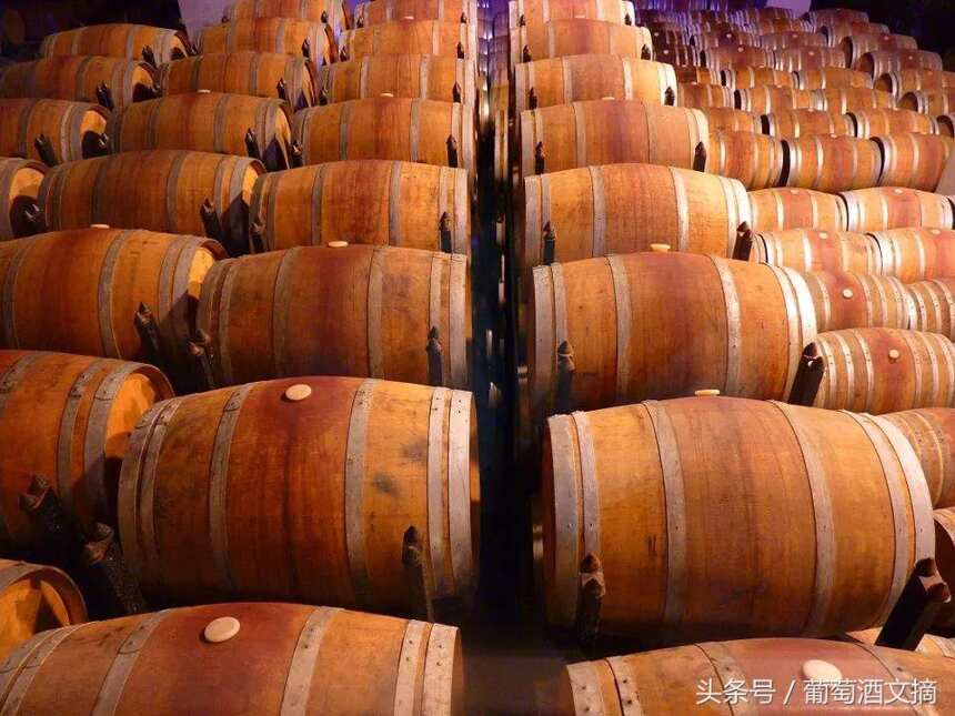 橡木桶对葡萄酒的风味有什么影响？