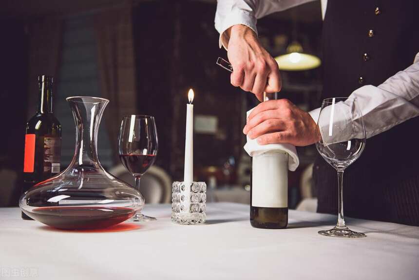 如何体验葡萄酒：增加味觉、体验和享受的实用技巧