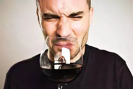遇到葡萄酒中这五种怪味，你要这样干掉（解决）它