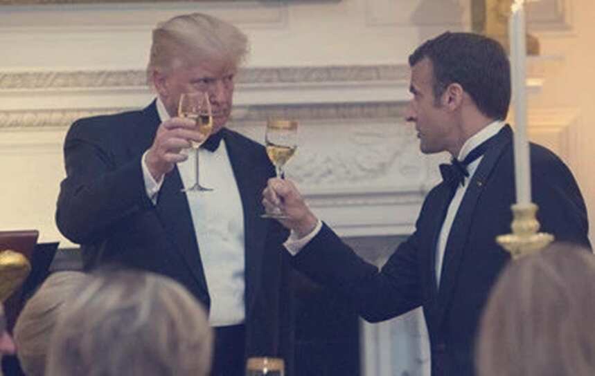 川普在白宫用其自产酒招待法国总统，看到价钱觉得还没村长大气
