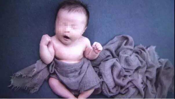 20天宝宝拍艺术照后，直接进ICU下“病危”，医生：怎么当妈的！