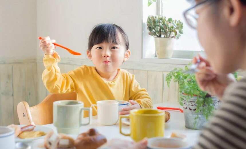 4种“中国式”糊弄早餐，正慢慢伤害孩子身体，很多家长乐在其中