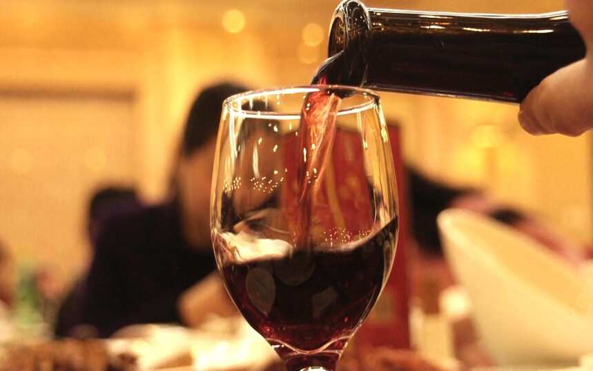 澳洲最大葡萄酒企借道泸州老窖加速入华，为何找白酒企业卖红酒？