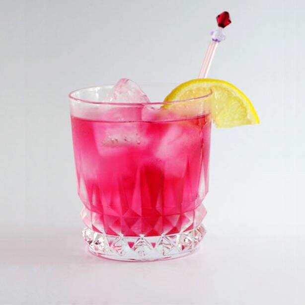 初恋般的味道，教你如何制作粉色诱惑(Pink temptation)鸡尾酒！