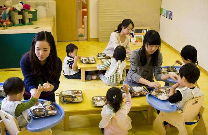幼儿园“天价”午餐不好吃？宝妈突袭拍下“照片”，网友：就这？