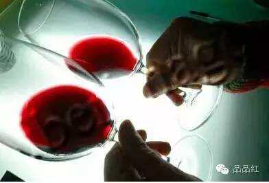 教你通过颜色来判断葡萄酒的品质和酒龄