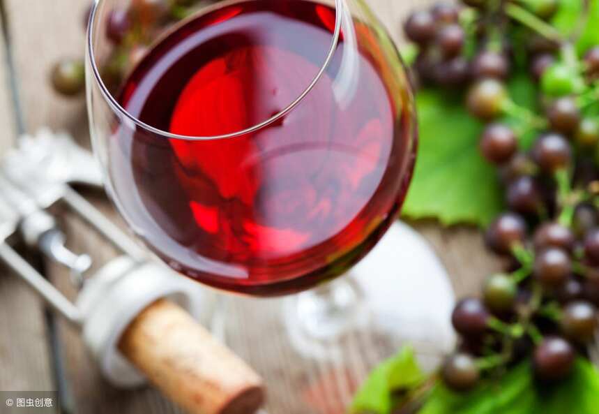 干红葡萄酒是甜的吗？