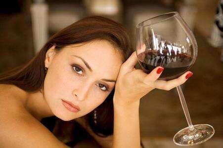 揭秘葡萄酒对人体的“好处”，抗衰老不算啥，这些养生功效太香了