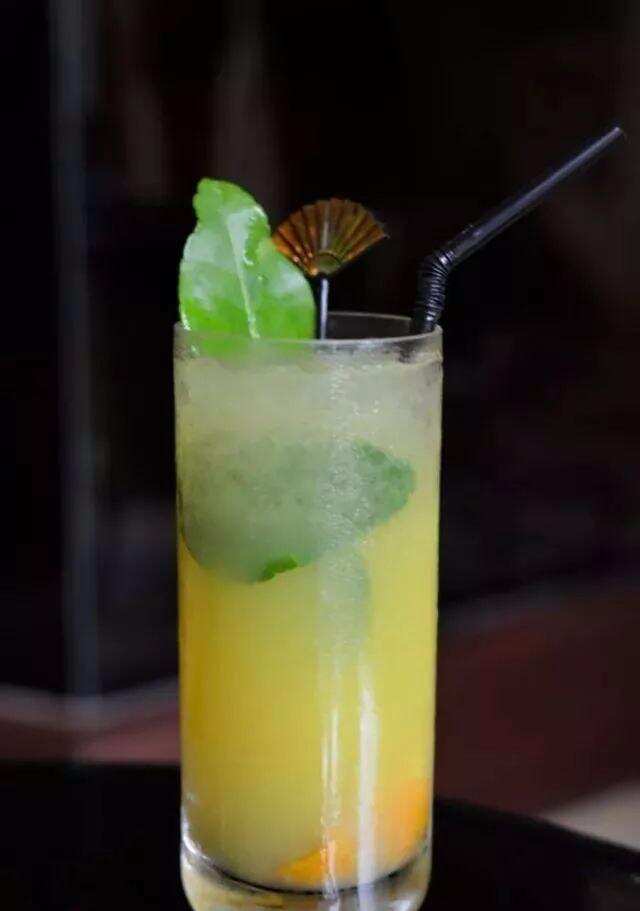 生姜花橙酸鸡尾酒