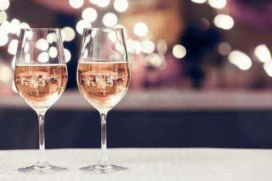桃红葡萄酒一定是甜的吗？