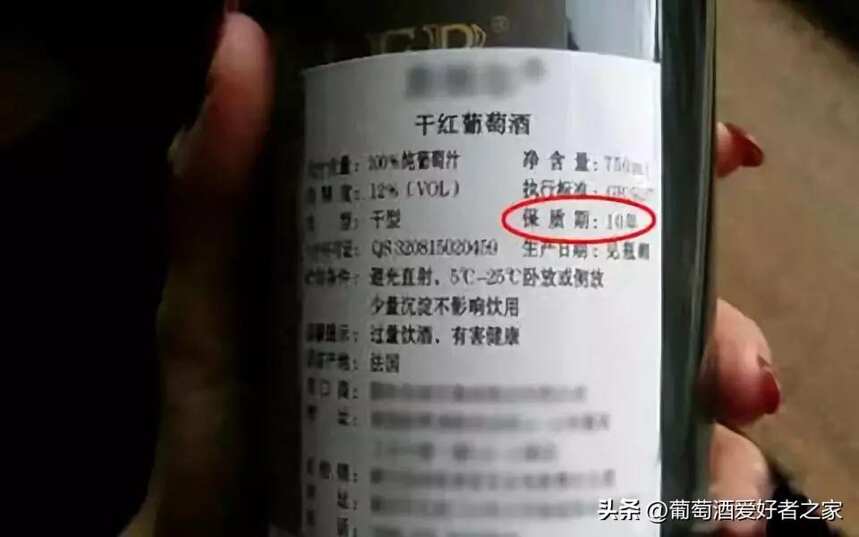 没有英文背标和没有中文背标，哪个是假酒？