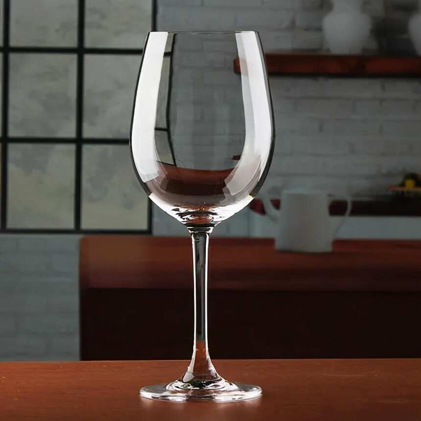 用适合的杯子饮酒是对葡萄酒最大的尊重