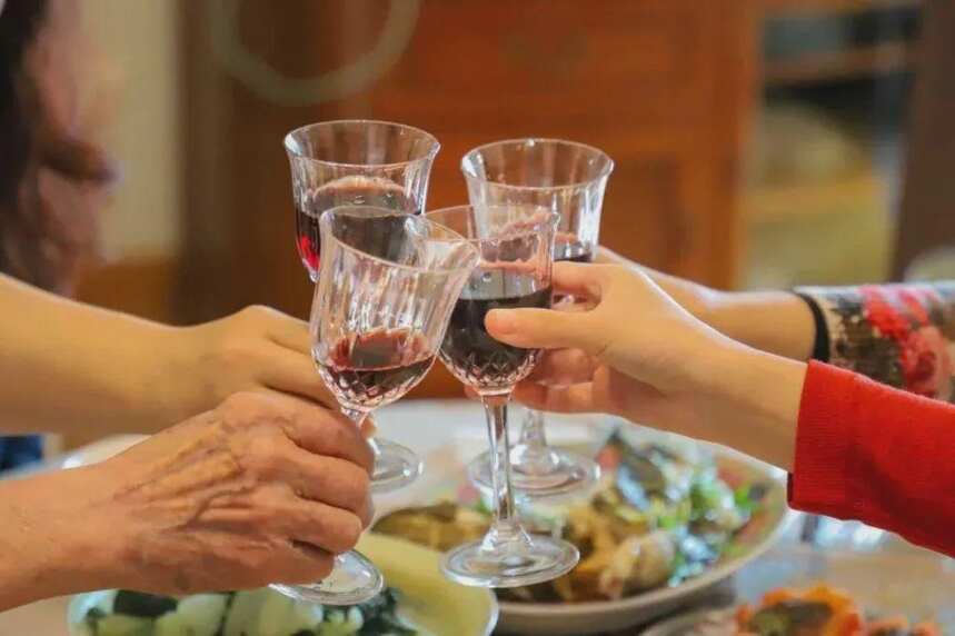 《春节喝酒指南》上线，过年喝什么都给你安排好了！| 富隆酒业