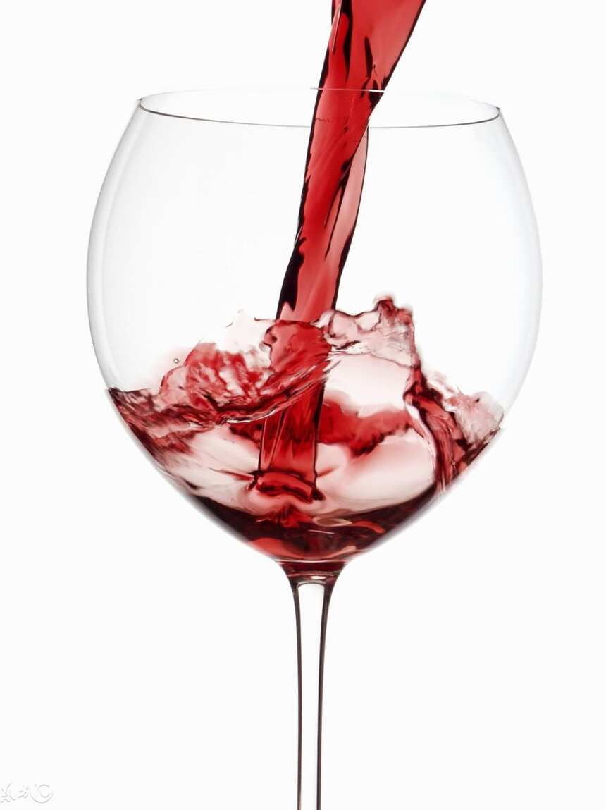 每天饮用适量的红葡萄酒，干红葡萄酒更有利于身体健康