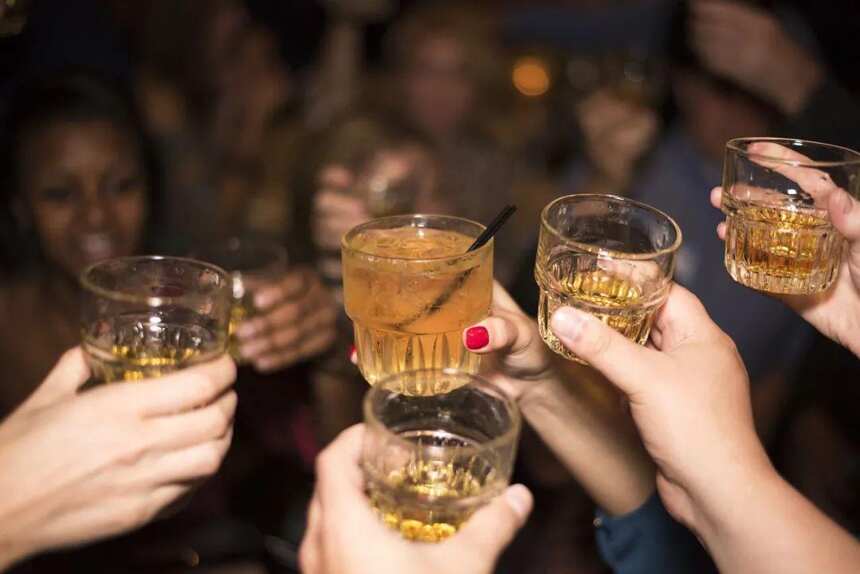 夏天喝威士忌，除了加“冰”，还要加“槟”！| 富隆酒业