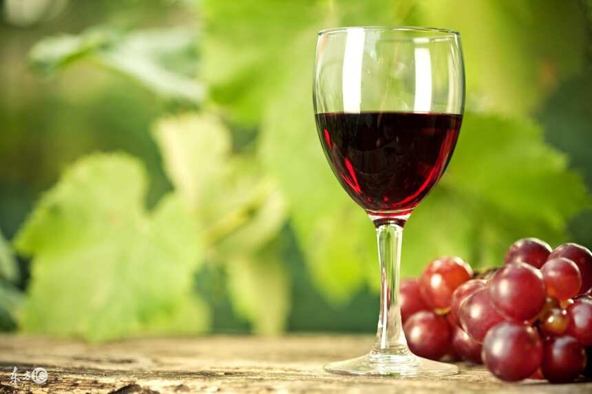 为什么有些干红葡萄酒尝起来是甜的？