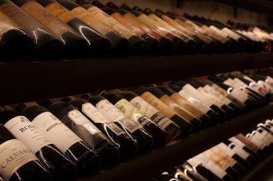 什么影响葡萄酒陈年？储存葡萄酒有什么技巧？