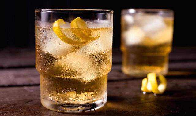 纯饮、加冰、兑饮料？威士忌到底该怎么喝？