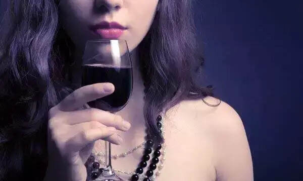 女性每晚喝一杯红酒，让40岁的容颜定格在18岁