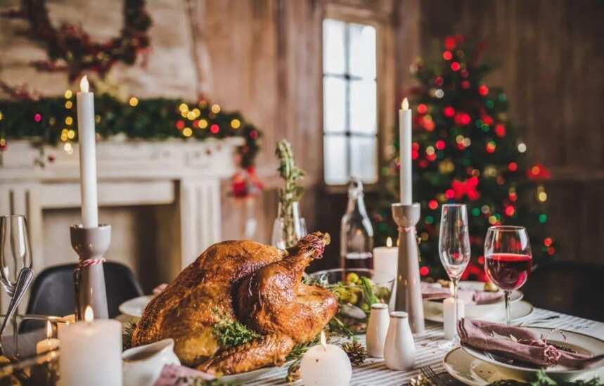 圣诞餐桌上的各式美食，如何搭配葡萄酒才不出错？