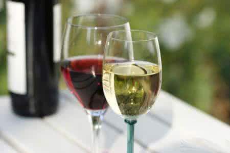 葡萄酒中4个挑选技巧，让你成为聚会的焦点