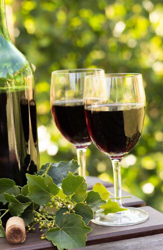 红葡萄酒和白葡萄酒的饮用温度不一样？