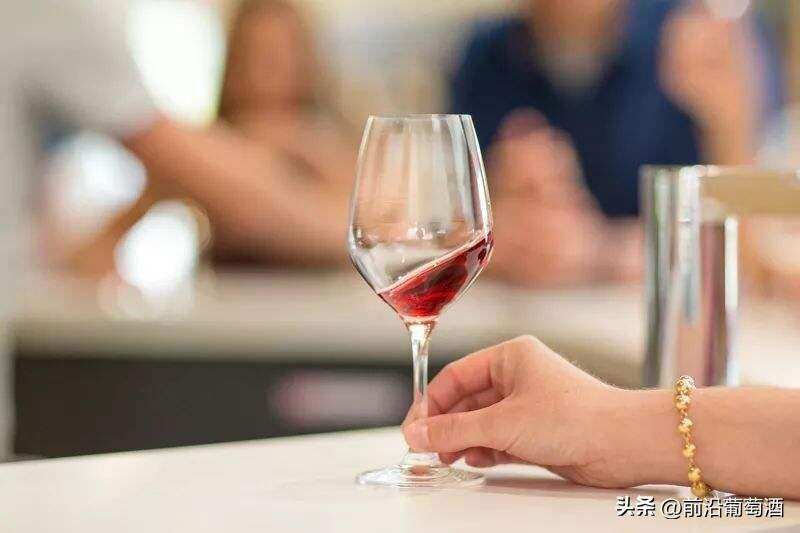 葡萄酒取样的公平性是争议的焦点？酒类大赛及其他评比的公平性