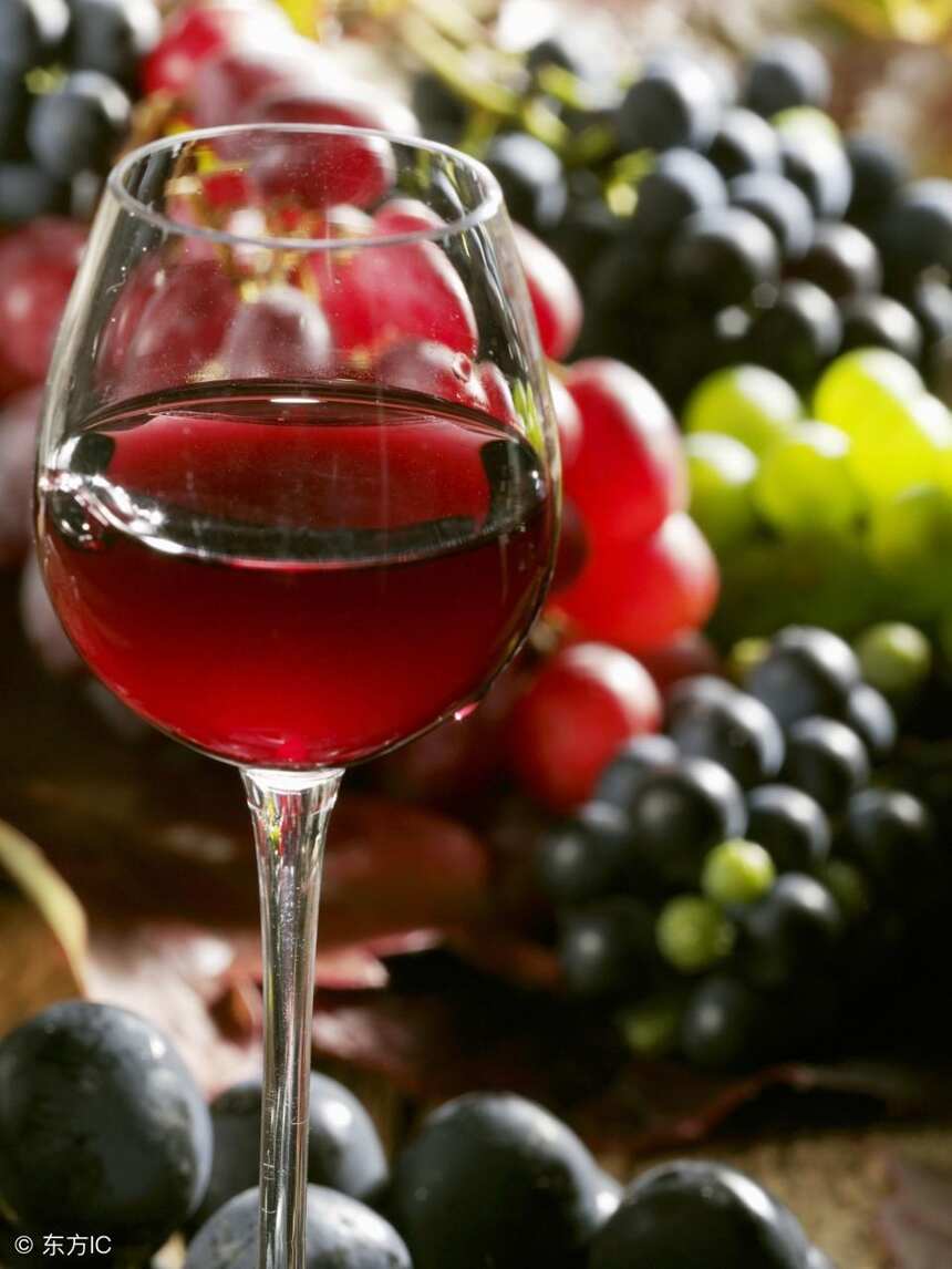 红葡萄比白葡萄酒更健康是真的吗？