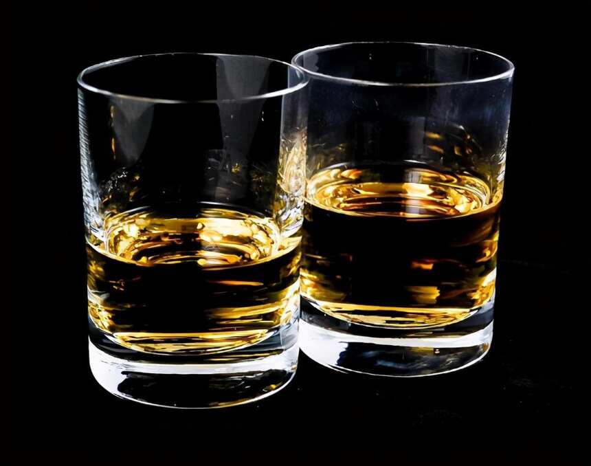 烈酒比较：干邑与威士忌有什么区别？