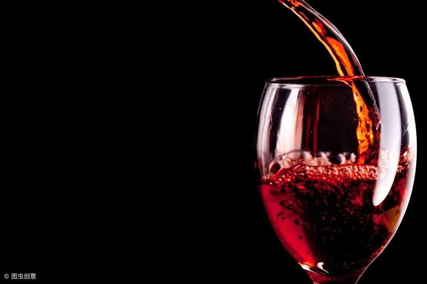 四个喝葡萄酒时的错误习惯，可别再犯了！