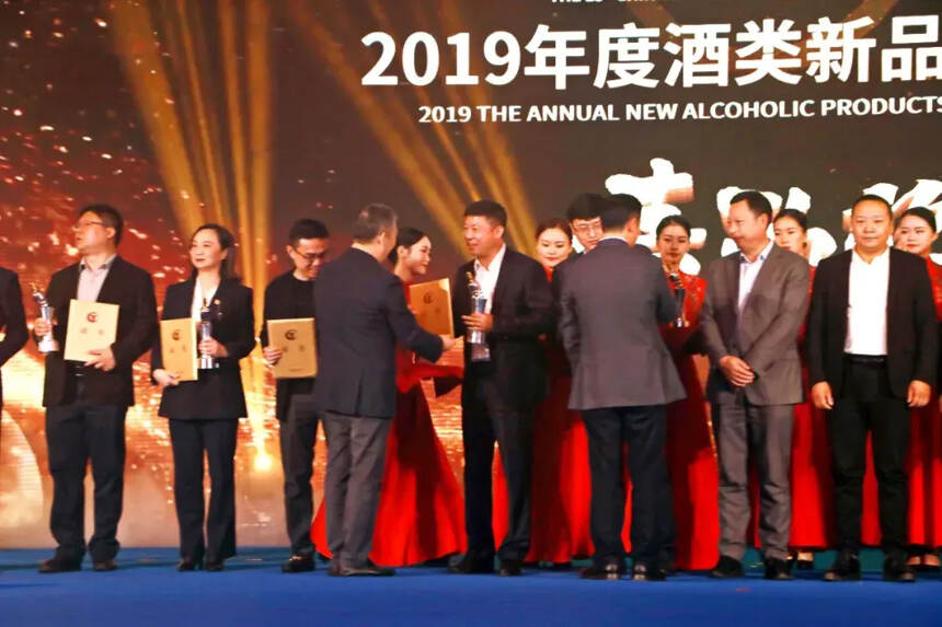 青酌奖 | 龍印闪耀2019年度“青酌奖”白酒类新品颁奖盛典