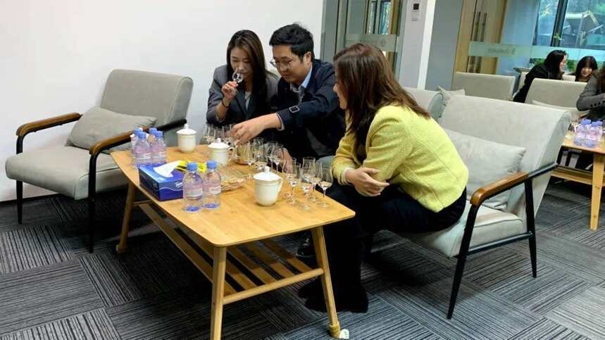 新城地产南京公司专场｜白酒专业品评沙龙在无痕酒业研究院举办