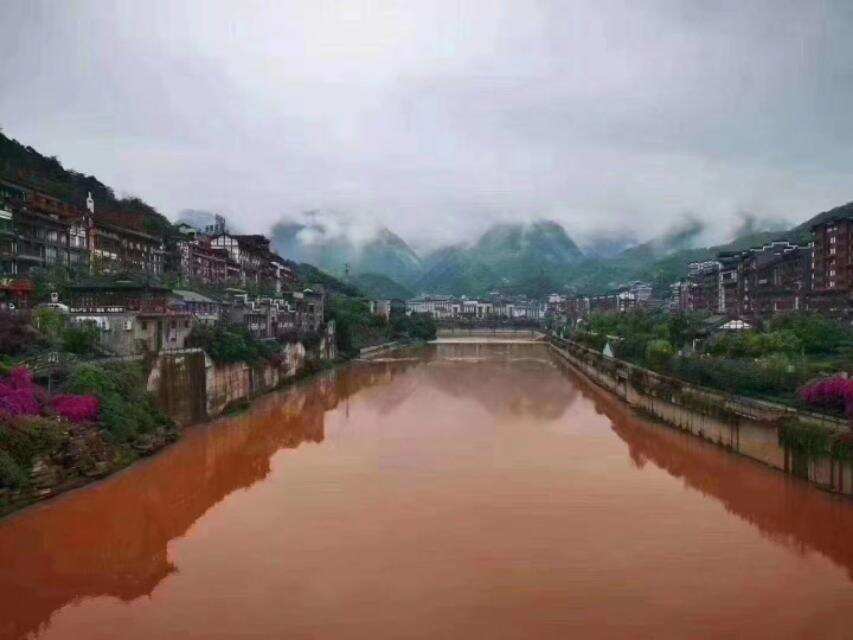 赤水河，美酒河，下雨后变红色了