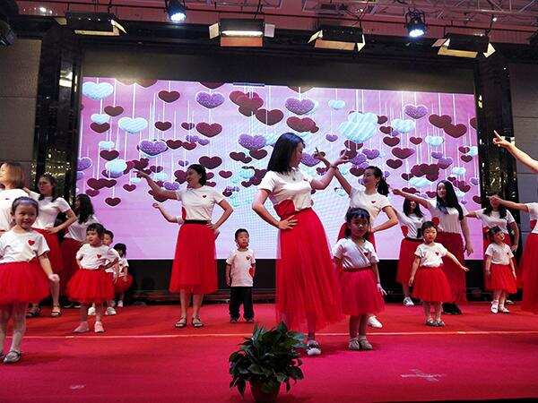 桂溪街道南新社区文体联盟团举办“六一”庆祝汇演与亲子音乐会