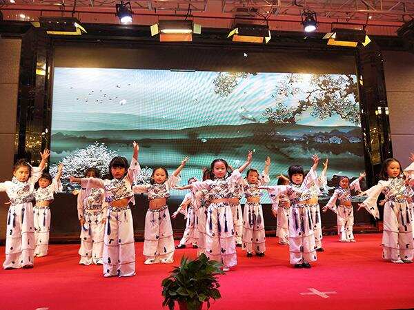 桂溪街道南新社区文体联盟团举办“六一”庆祝汇演与亲子音乐会
