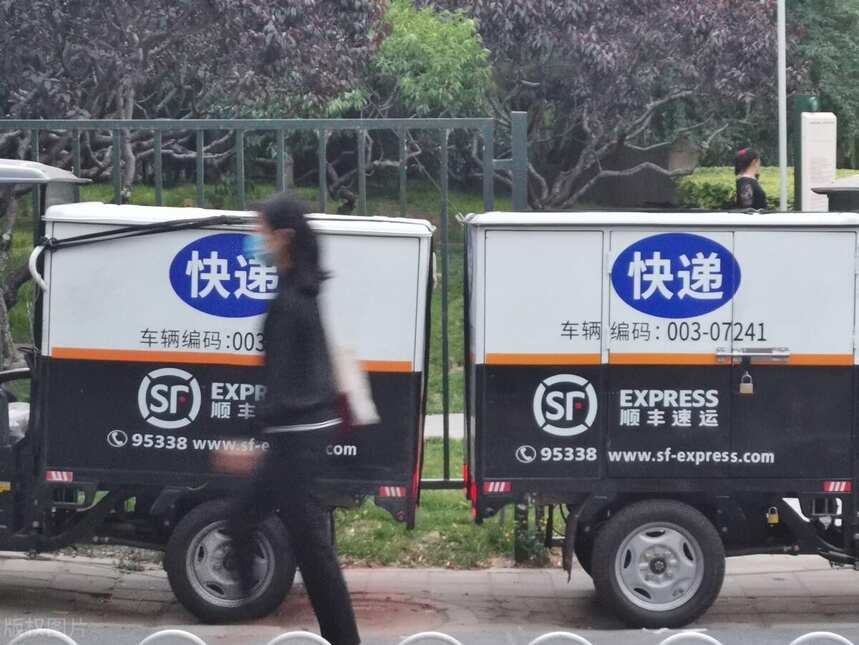 上海两位外卖小哥送外卖把自己送上热搜，但差距真得就那么大吗？