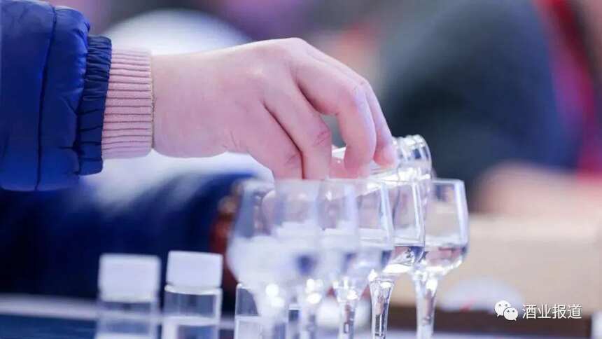 “学院派”VS“实战派”：第四届全国白酒品酒职业技能竞赛开赛