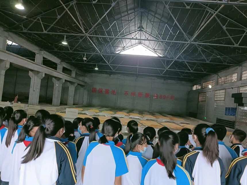 巨力党建+游学体验 徐水二中学生在刘伶醉国家4A景区开展游学实践