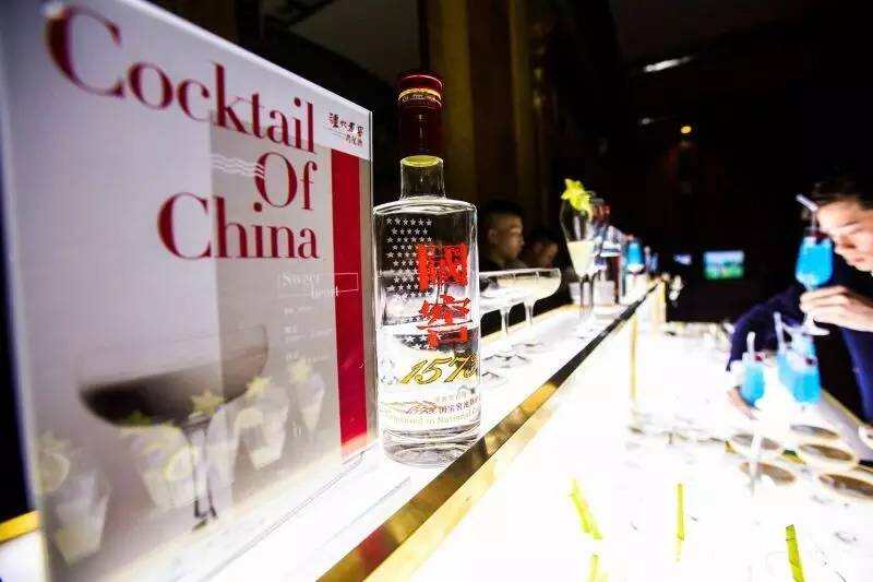 泸州老窖·国窖1573鸡尾酒亮相凤凰卫视二十周年尊赏酒会，让世界品味中国