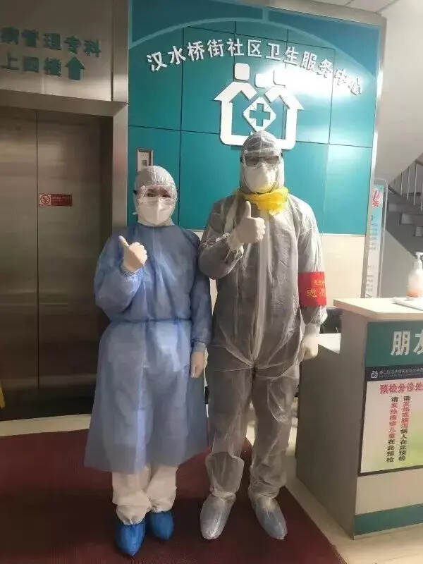 战斗在武汉社区医院，一位酒业志愿者的真实故事