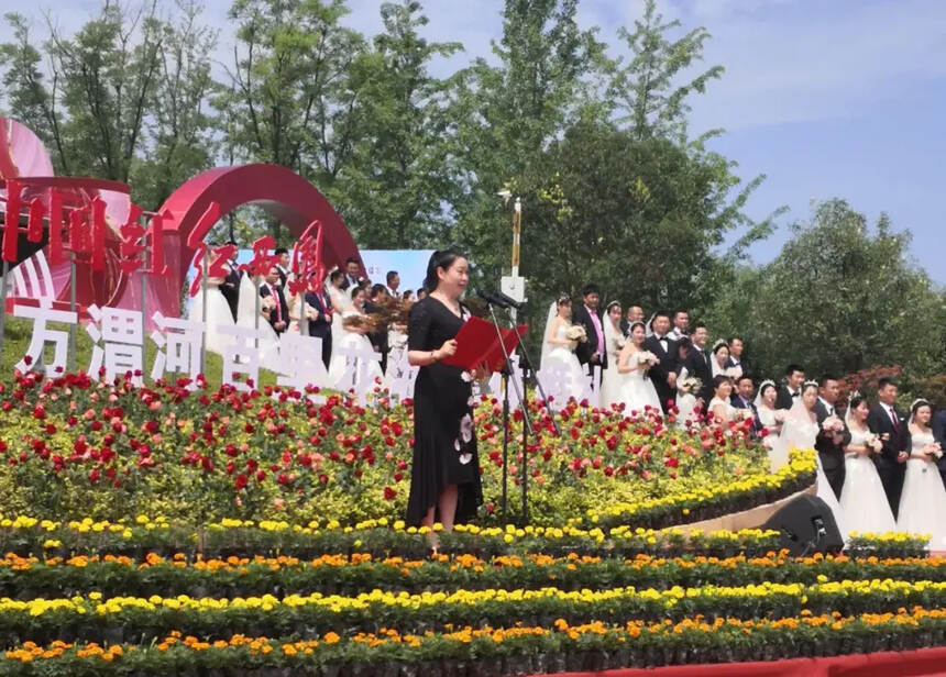 “中国红•红西凤——渭河百里花海集体婚礼活动”成功举办